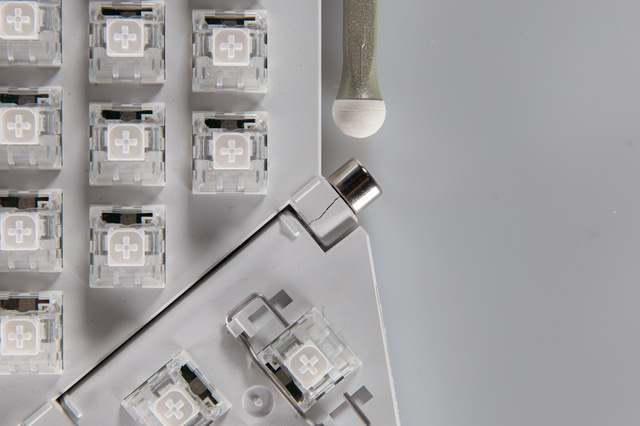 an image of a broken board, the screws have been tightened too much